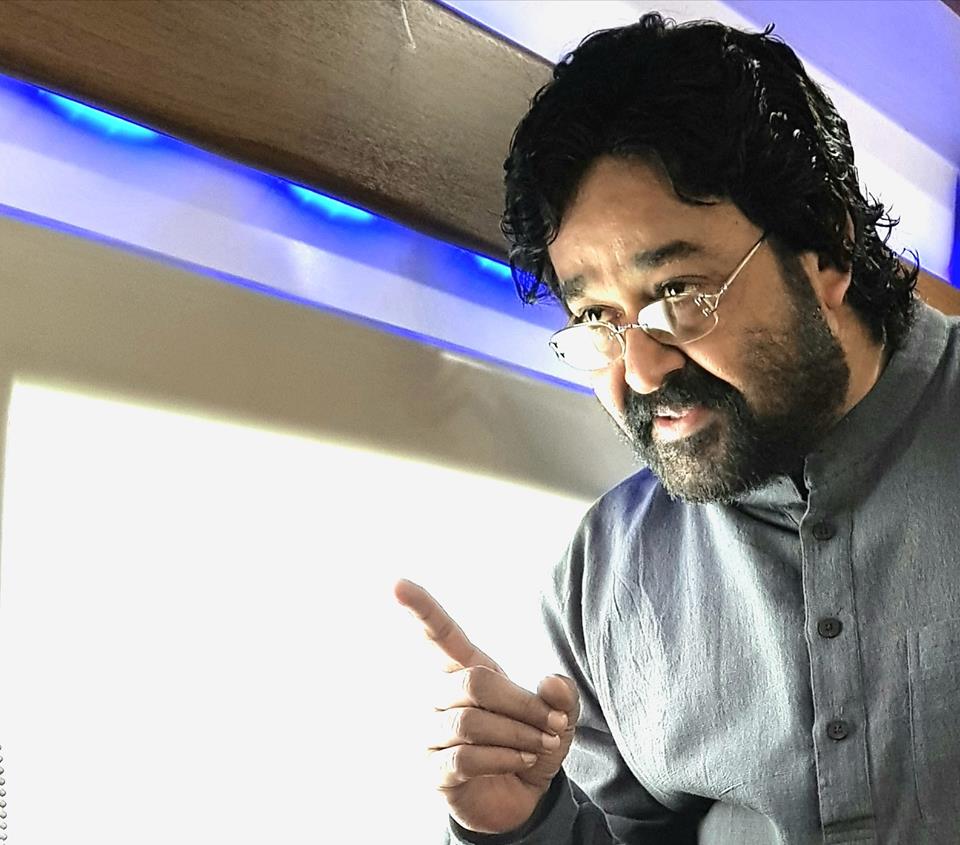 Mohanlal Sports A New Look For His Movie 'Velipadinte ...